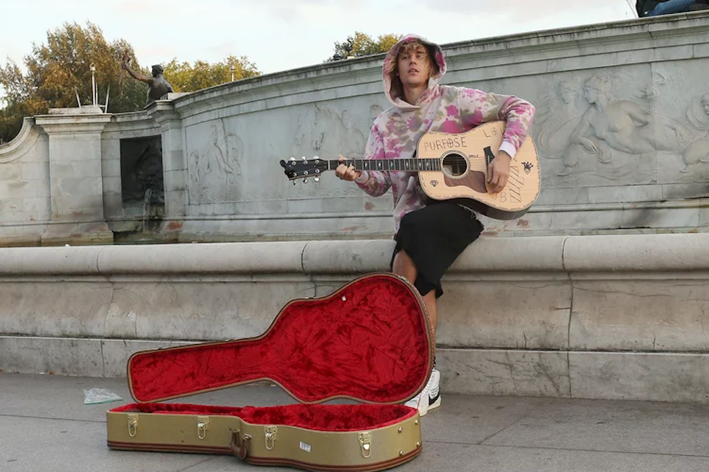 Justin Bieber Gets Dramatic AF