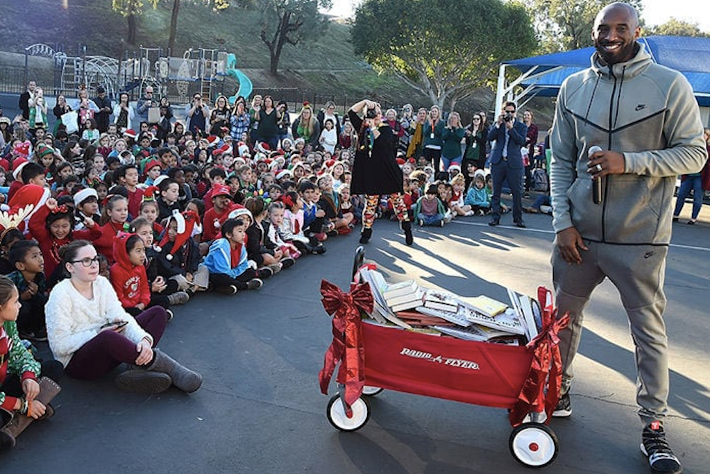 Kobe Bryant Surprises Californian Kids With Games And Books For Xmas