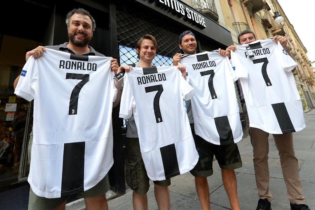 Ronaldo Juliste Juventus Sells Over $60M Of Ronaldo Jerseys In 24 Hours After Move Fro ...