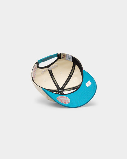 Mitchell & Ness Charlotte Hornets Pro Crown Snapback Off White/Teal