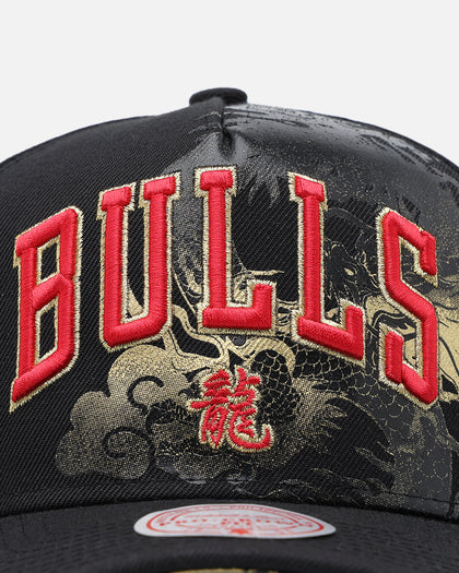 Mitchell & Ness Chicago Bulls 'Year Of The Dragon' Pro Crown Snapback Black