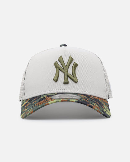 New Era New York Yankees "Camo Visor" 9FORTY A-Frame Trucker Snapback Stone/Olive