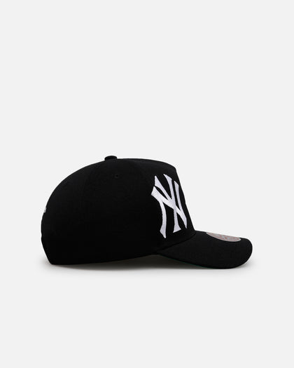 Mitchell & Ness New York Yankees 'Busted' Pro Pinch Snapback Black