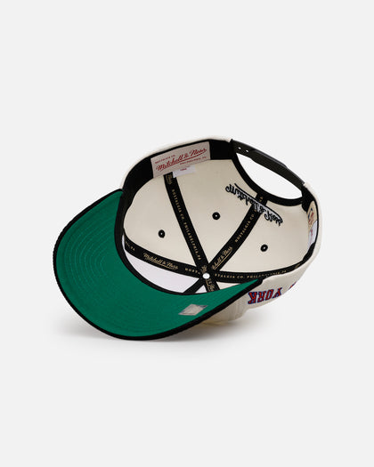 Mitchell & Ness New York Knicks 'Worldwide' Deadstock Snapback Egret