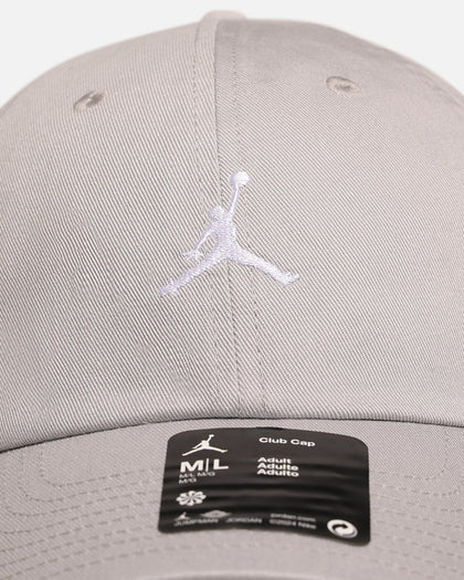 Jordan Club Unstructured Curved-Bill Strapback Hat Lt Smoke/White