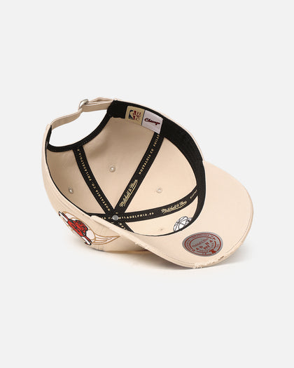 Mitchell & Ness Chicago Bulls 'Big Time' Dad Fit Strapback Bone