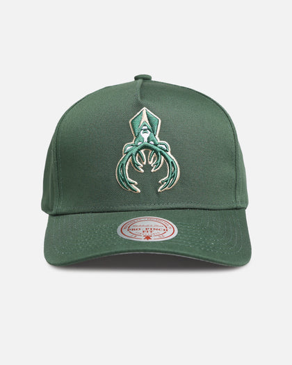 Mitchell & Ness Milwaukee Bucks 'Upside Down Logo' Pro Pinch Snapback Green