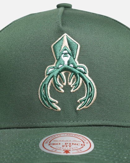 Mitchell & Ness Milwaukee Bucks 'Upside Down Logo' Pro Pinch Snapback Green