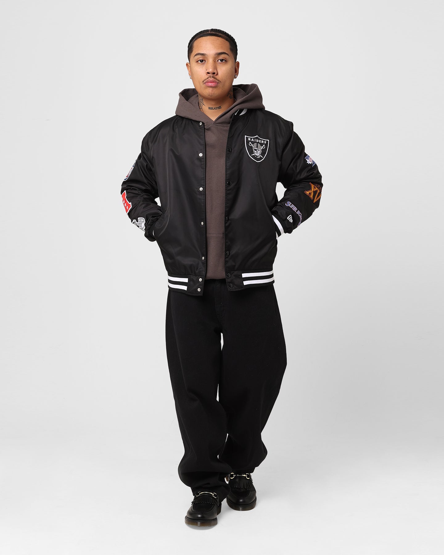 ジャケット・アウター archive NFL RAIDERS nylon jacket black New Era Las Vegas Raiders Nylon Varsity Jacket Black
