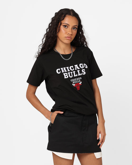 New Era Women's Chicago Bulls Logo Select T-Shirt Black