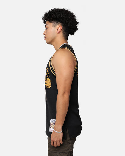 Mitchell & Ness Philadelphia 76ers Allen Iverson '00-01 Swingman Jersey Black/Gold