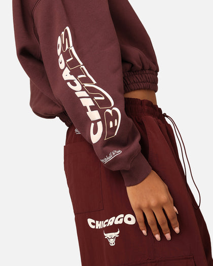 Mitchell & Ness Women's Chicago Bulls Dazed Cropped Crewneck Fudge
