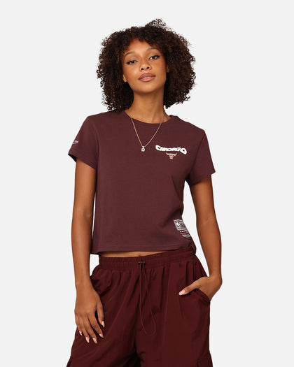 Mitchell & Ness Women's Chicago Bulls Wavey Text Shrunken Baby T-Shirt Fudge