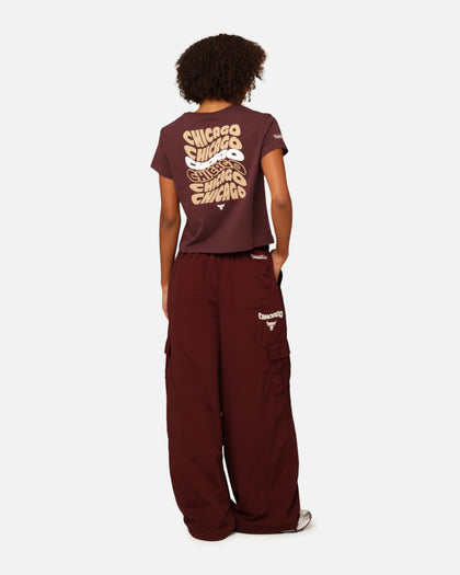 Mitchell & Ness Women's Chicago Bulls Wavey Text Shrunken Baby T-Shirt Fudge