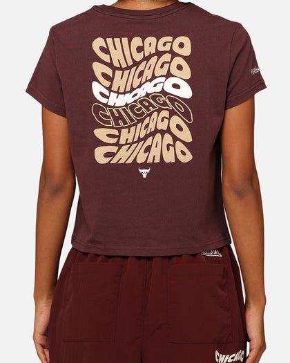 Mitchell & Ness Women's Chicago Bulls Wavey Text Shrunken Baby T-Shirt Fudge