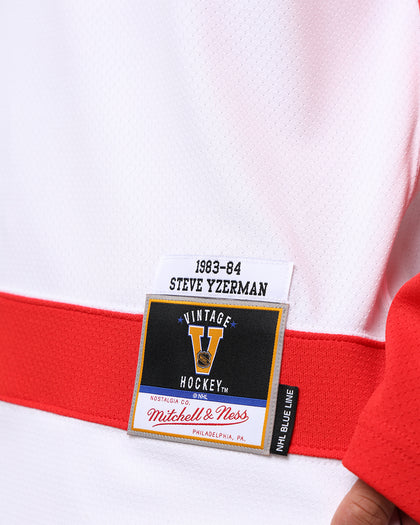 Mitchell & Ness Detroit Red Wings Steve Yzerman '83-84 Jersey White