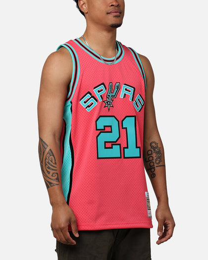 Mitchell & Ness San Antonio Spurs Tim Duncan 'Spurs 2014 Champs' '98-99 Swingman Jersey Pink