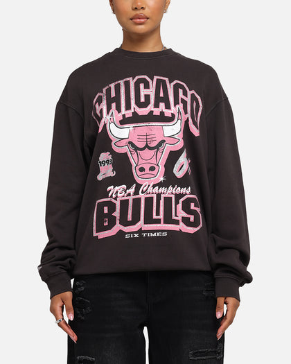 Mitchell & Ness Women's Chicago Bulls Arch Logo Crewneck Overdyed Black