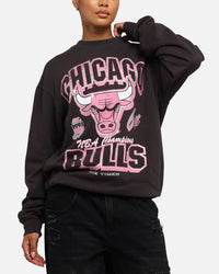 Mitchell & Ness Women's Chicago Bulls Arch Logo Crewneck Overdyed Black
