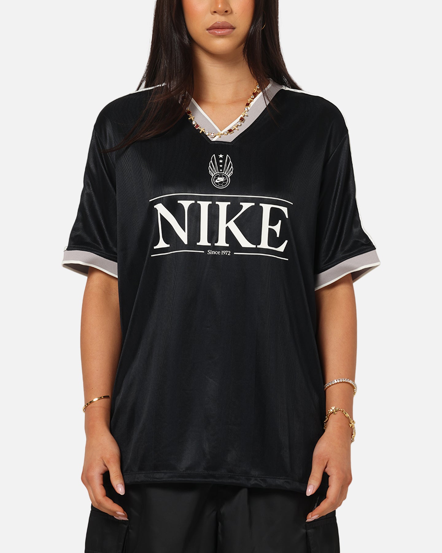 nike black v neck t shirt womens