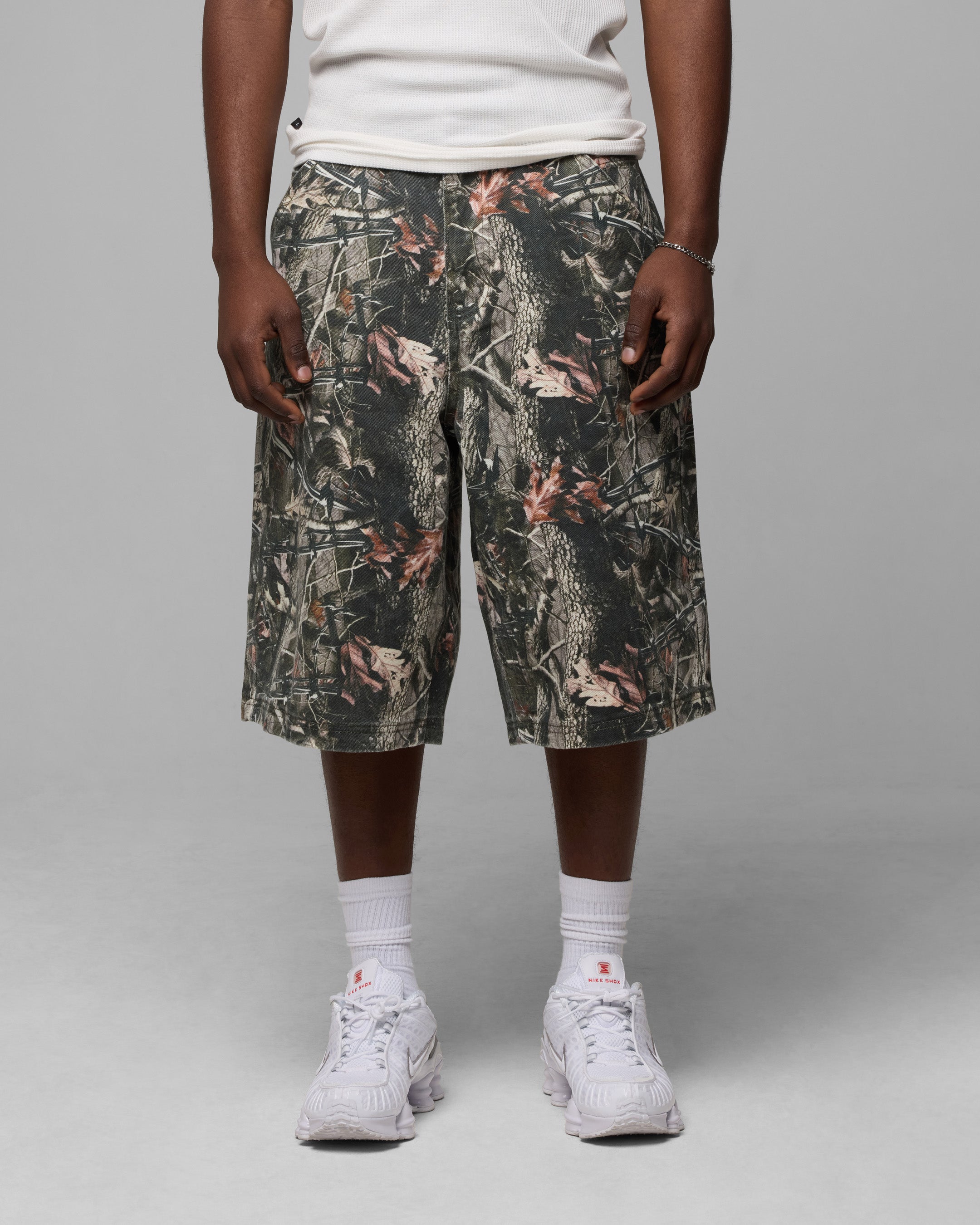 Loiter Collateral Jorts Real Tree Camo | Culture Kings NZ