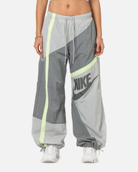 Nike Women's Sportswear Mid-Rise Street Woven Open-Hem Pants Smoke Grey