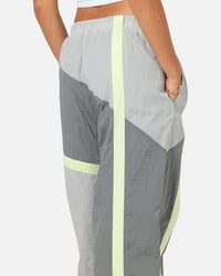 Nike Women's Sportswear Mid-Rise Street Woven Open-Hem Pants Smoke Grey