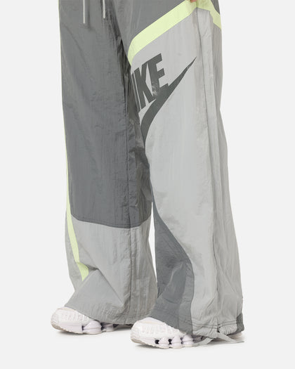 Nike Women's Sportswear Mid-Rise Street Woven Open-Hem Pants Smoke Grey