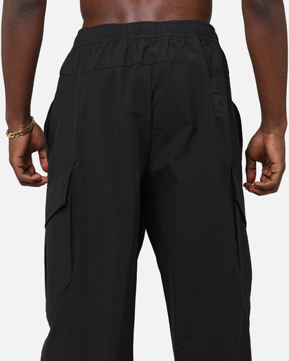 adidas x Mercedes-AMG PETRONAS Formula One F1 2025 Mechanics Joggers Black/White