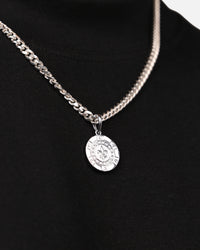 Saint Morta Fleur Chip Pendant White Gold