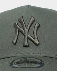 New Era New York Yankees 'Tonal' 9FORTY A-Frame Snapback Olive
