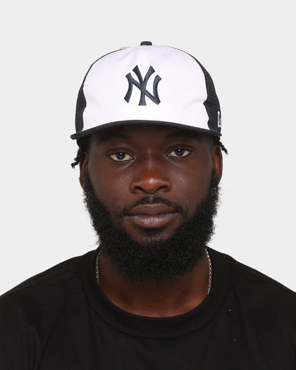 New Era New York Yankees 'Team Two-Tone' Prolight Old Golfer Trucker Snapback White/OTC