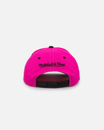 Mitchell & Ness Chicago Bulls Nylon Deadstock 2-Tone Snapback Neon Pink/Black