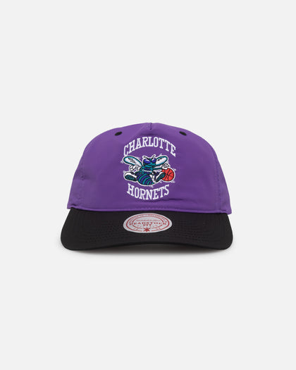 Mitchell & Ness Charlotte Hornets Nylon Deadstock 2-Tone Snapback Neon Purple/Black