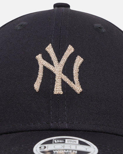 New Era Women's New York Yankees 9FORTY Strapback OTC
