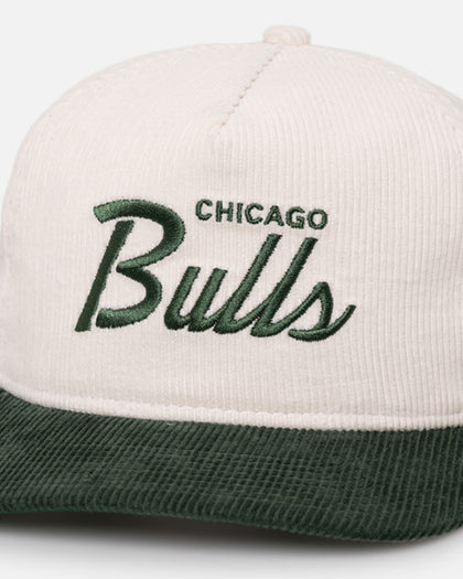 New Era Chicago Bulls 'Currency Corduroy' Golfer Pre-Curved Snapback Chrome White