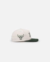 New Era Chicago Bulls 'Currency Corduroy' Golfer Pre-Curved Snapback Chrome White