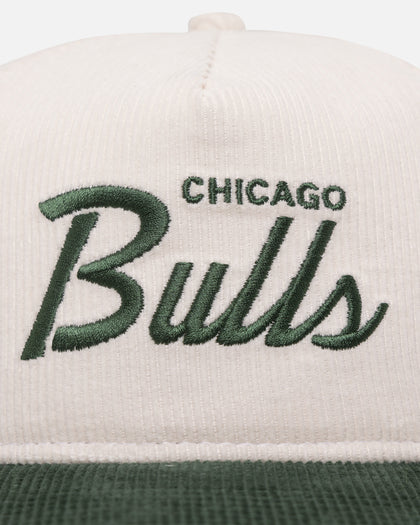 New Era Chicago Bulls 'Currency Corduroy' Golfer Pre-Curved Snapback Chrome White
