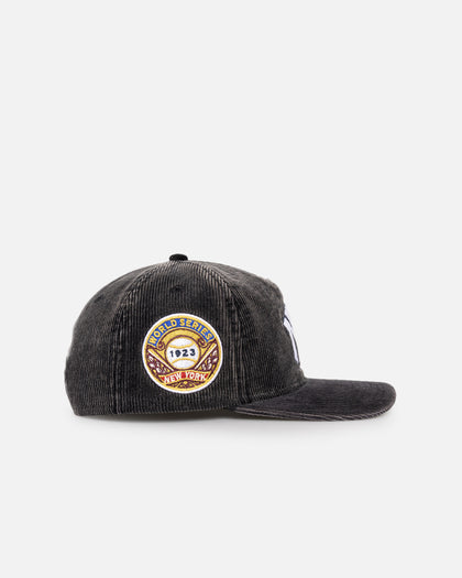 New Era New York Yankees 'Washed Corduroy Golfer' Pre-Curved Golfer Snapback Washed Black