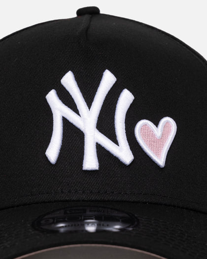 New Era New York Yankees 'Pink Satin Hearts' 9FORTY A-Frame Snapback Black/White