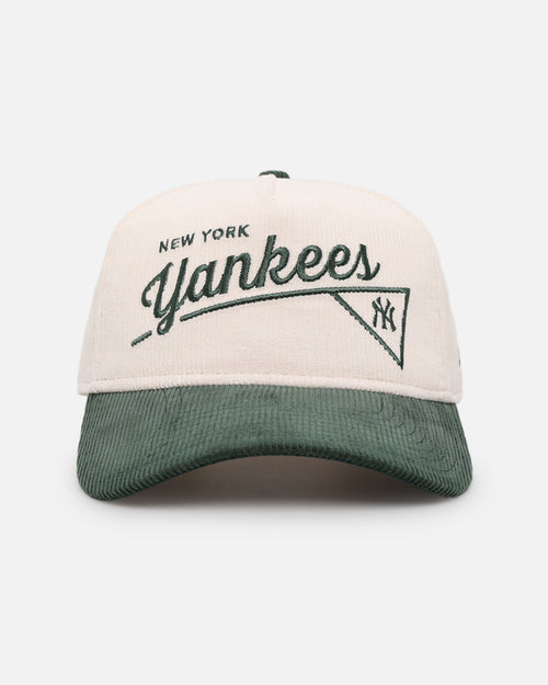 New Era New York Yankees 'Heritage Golf' Pre-Curved Golfer Snapback Chrome White