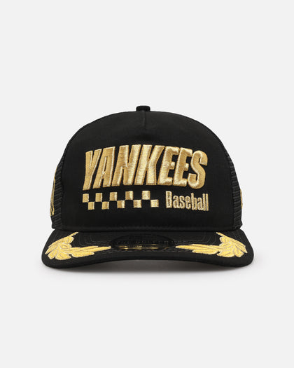New Era New York Yankees 'Podium Collection' Pre-Curved Golfer Trucker Snapback Black/Metallic Gold