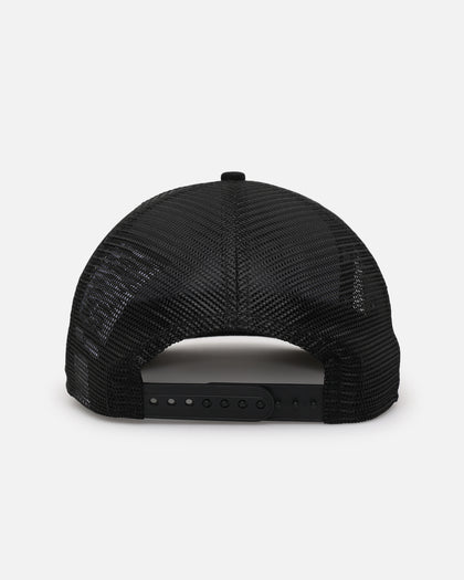 New Era Las Vegas Raiders 'Podium Collection' Pre-Curved Golfer Trucker Snapback Light Royal/Metallic Gold