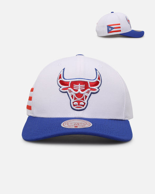 Mitchell & Ness Chicago Bulls 'Puerto Rico Flag' Pro Crown Snapback White/Blue