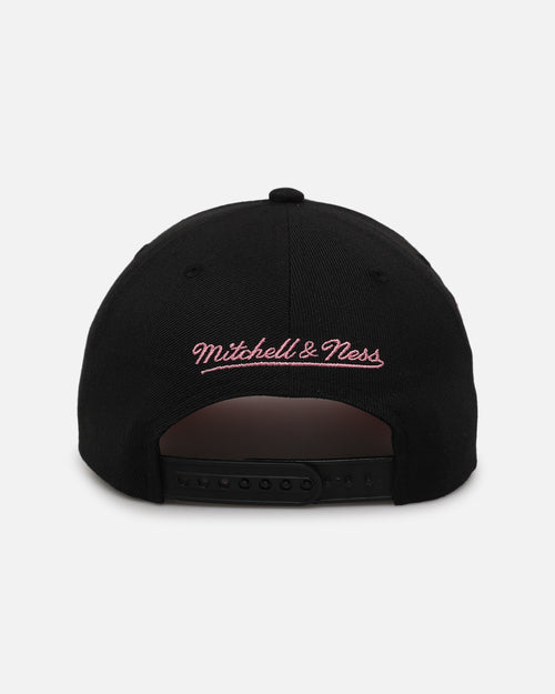 Mitchell & Ness Chicago Bulls Champs Graffiti Pro Crown Snapback Black