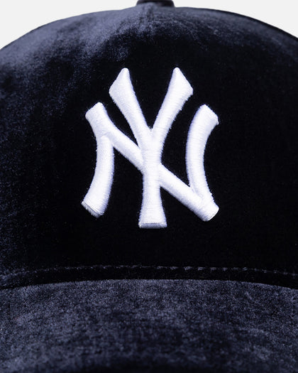 New Era New York Yankees "Velvet Best Of" 9Forty A-Frame Snapback Navy