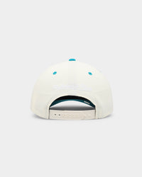 Mitchell & Ness Charlotte Hornets Team Script OG Snapback Vintage Cream