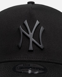 New Era New York Yankees "Black Metal Badge" 9Forty A-Frame Snapback Black