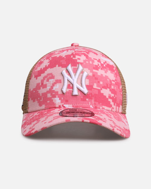 New Era New York Yankees 'Digi Camo' 9FORTY A-Frame Trucker Snapback Pink/White