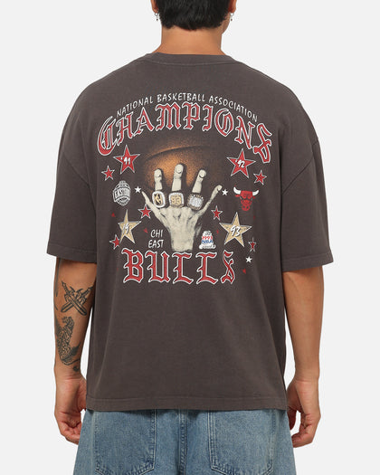 Mitchell & Ness Chicago Bulls Blackletter Champs Box T-Shirt Slate